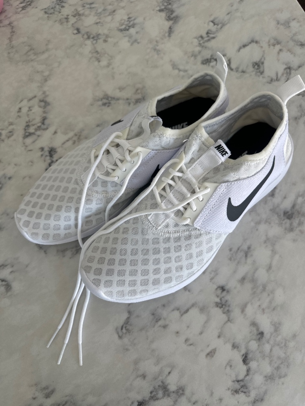 Nike Juvenate Women’s Sneakers